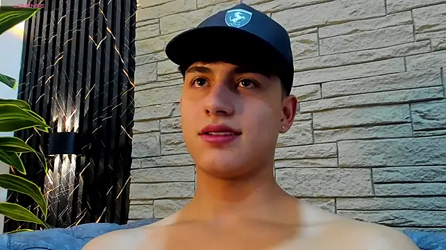 Lander_Cruz live cam on StripChat