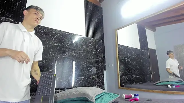 Robinlion91 live cam on StripChat