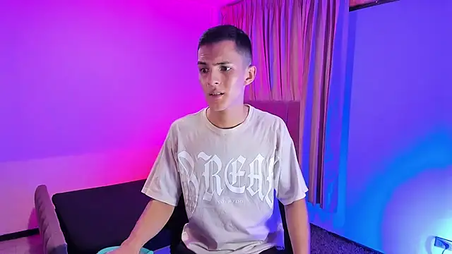 Matiius18 live cam on StripChat