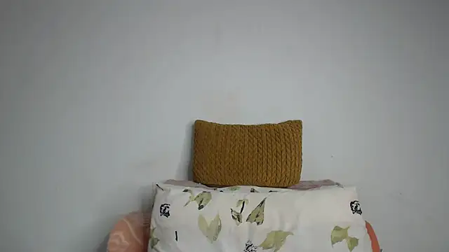 Jah-Queen live cam on StripChat