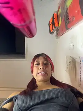 Cherry_Charlottee live cam on StripChat