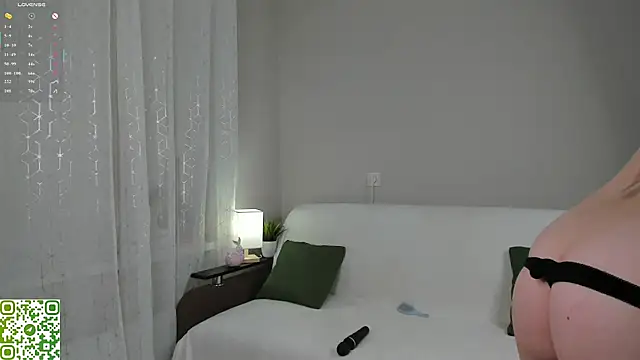 Candythebest live cam on StripChat