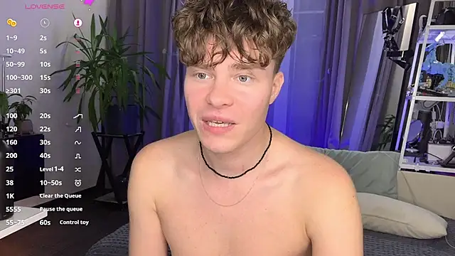 holy_eggs_02 live cam on StripChat