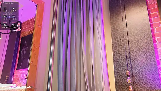 Venus_flame1 live cam on StripChat