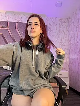 Elodiee_Roussee live cam on StripChat