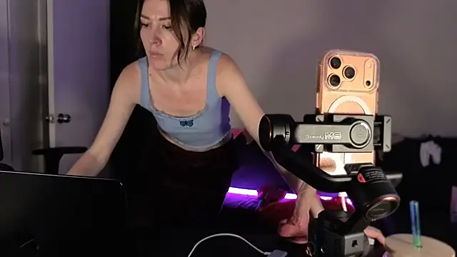 ZoomOnMe_X live cam on StripChat