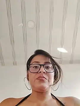 LUNAGREEN_1 live cam on StripChat