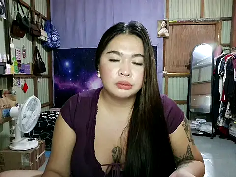 Sugar-Holly69 live cam on StripChat