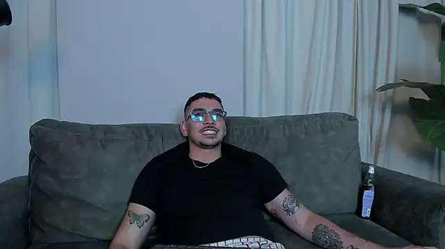xdaniruiz live cam on StripChat