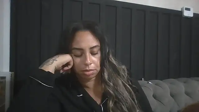 AriesBaddiee_ live cam on StripChat