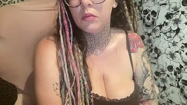Aubrey-18XX live cam on StripChat