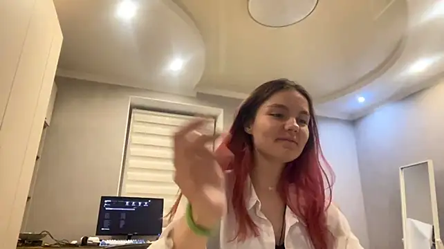 VelvetEden live cam on StripChat