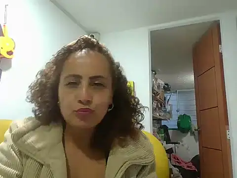 Nalaa__0 live cam on StripChat
