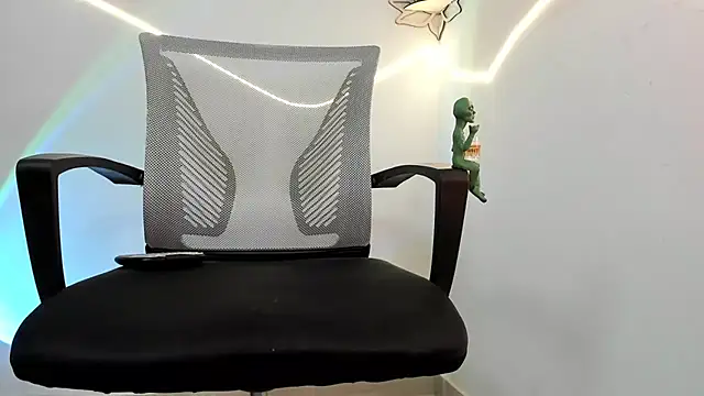 srghost333 live cam on StripChat