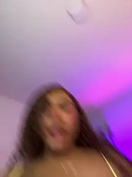 YariRose live cam on StripChat