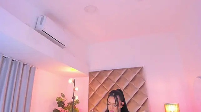 malaia_hills (F young) - ⭐ALL NAKED +OIL IN ASS + RUB ASS⭐
