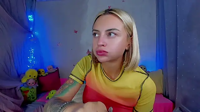 yourlizzydoll (F young) - topless+oil tits 2 min