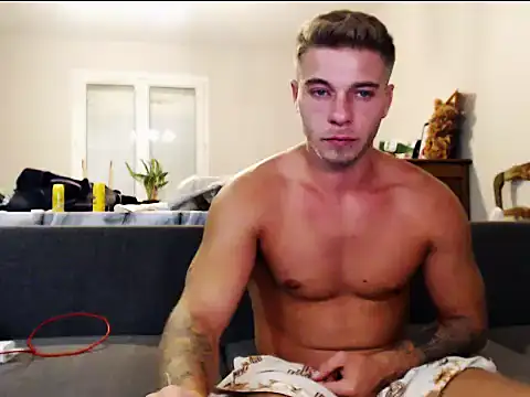 elkafit28 (M young) - flash NAKED