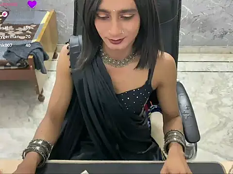 LuvLayla live cam on StripChat