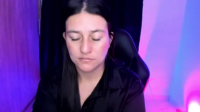 Saskyaa live cam on StripChat