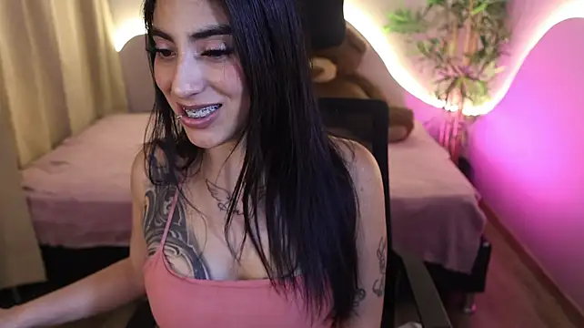 Emma_Lirys live cam on StripChat