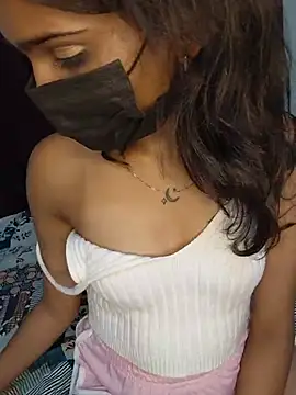 Pari-0 live cam on StripChat