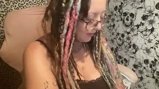 Aubrey-18XX live cam on StripChat