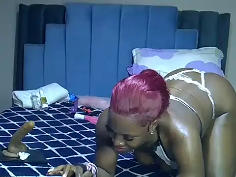 melanin_moon live cam on StripChat