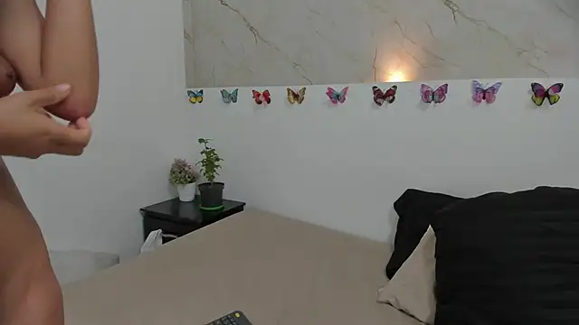 esmeralda_jenn11 live cam on StripChat
