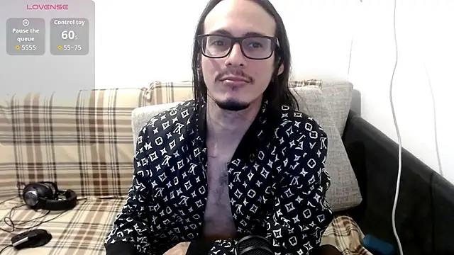 cholitohermoso live cam on StripChat
