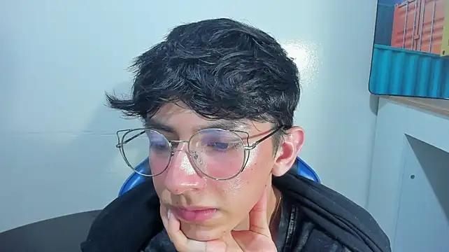 ElanGiraldo live cam on StripChat