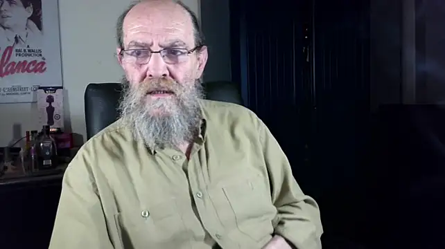 Uncle_Hottie live cam on StripChat