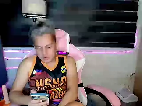 Hunk_Danny live cam on StripChat