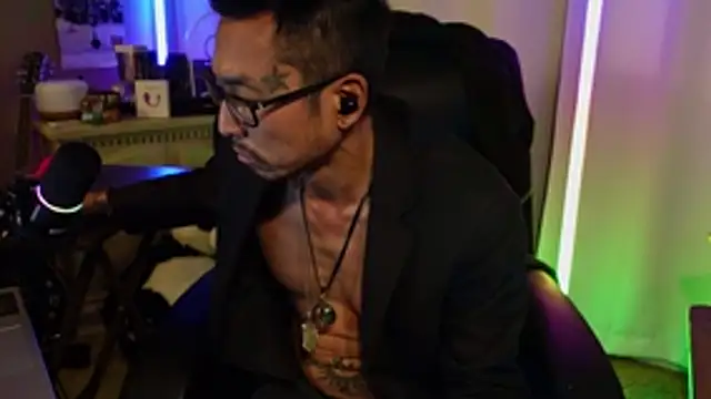 Ghost11_11 live cam on StripChat