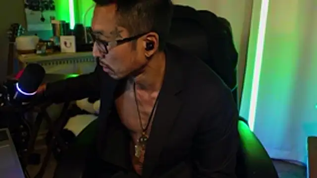 Ghost11_11 live cam on StripChat