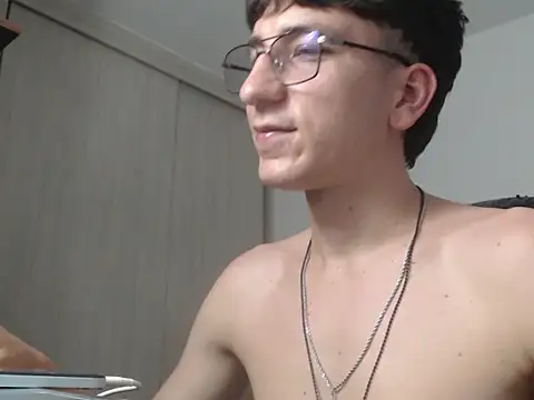 IfindSlav3 live cam on StripChat