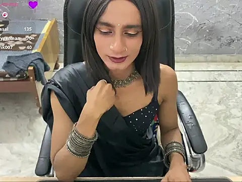 LuvLayla live cam on StripChat