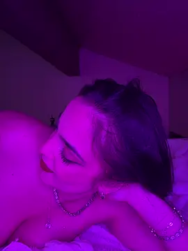 LunnaVey live cam on StripChat