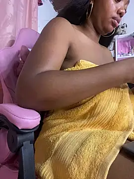 monicasex_ (F young) - suck my big tits
