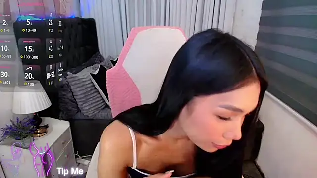 fuckingnaughtyjade live cam