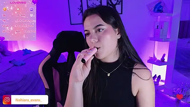 NahiaraEvans_ live cam on StripChat