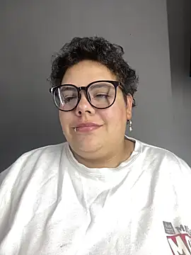 Hailey_Curvy
