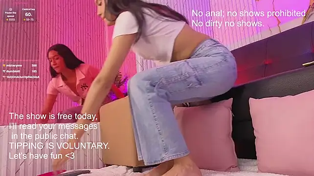 artemiss_tay live cam on StripChat