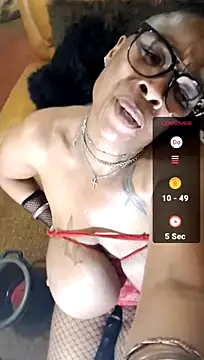 Gucci_Bx live cam on StripChat