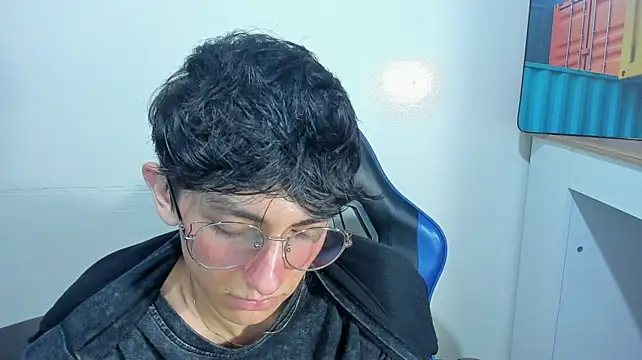 ElanGiraldo live cam on StripChat