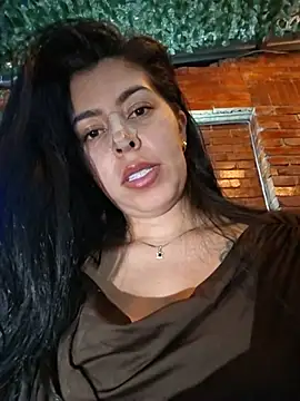 Luianna live cam on StripChat