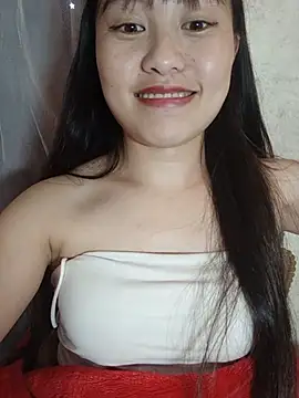 Cherry-squirtt live cam on StripChat