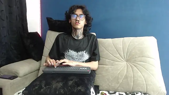 AganoahNoir live cam on StripChat