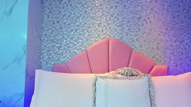AshleyBaker1 live cam on StripChat