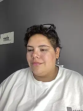 Hailey_Curvy
